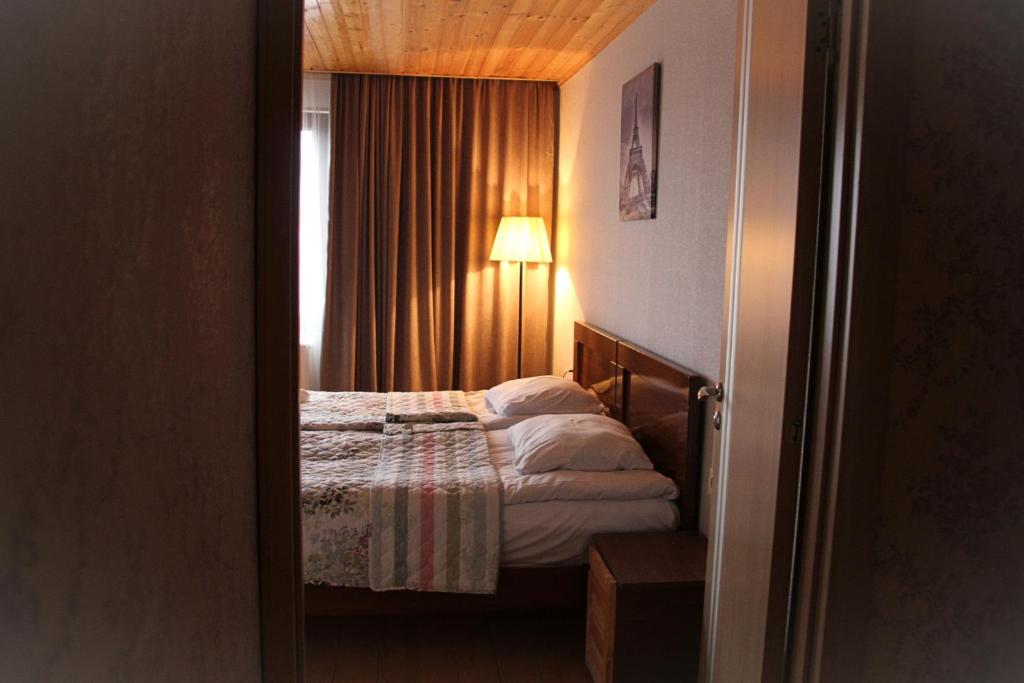 Sakhli Laghamshi room 6